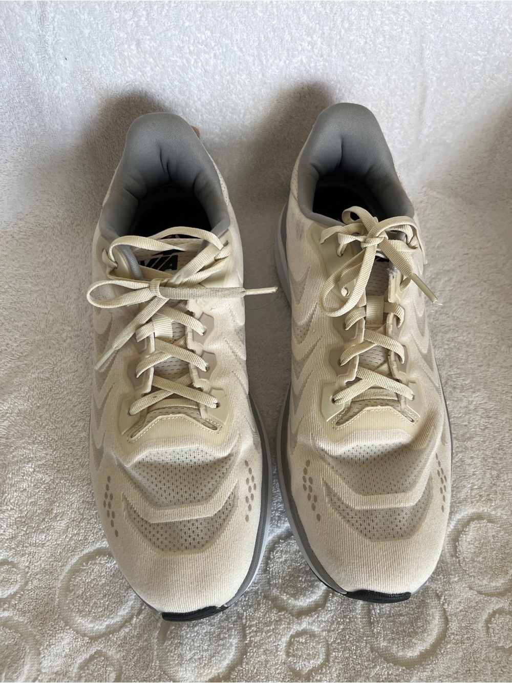 Avia Men's Athletic Shoes in Beige and Gray